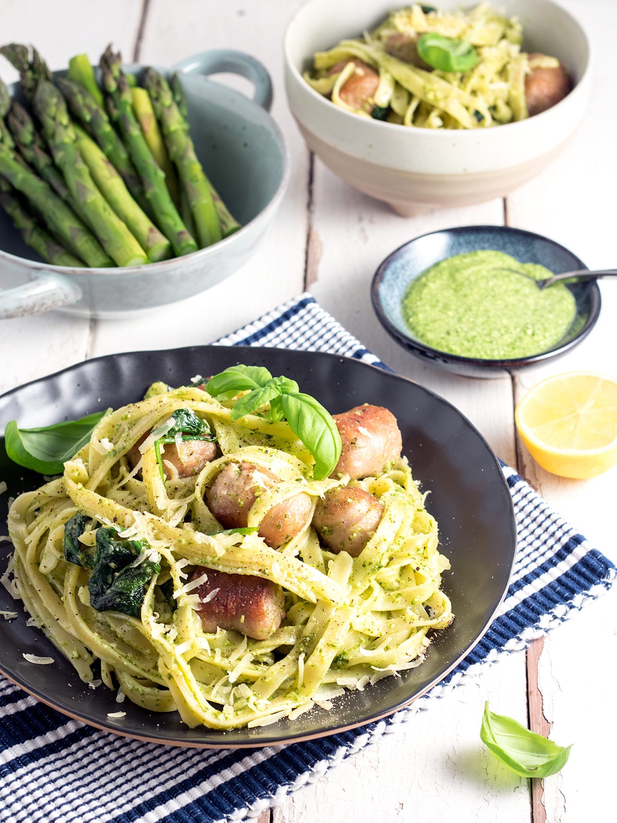 This simple spinach pesto pasta meal is full of fresh, summery flavours. Eating your greens has never been so easy (or so tasty).